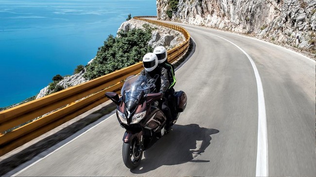 Moto da viaggio: YAMAHA FJR1300AE ABS