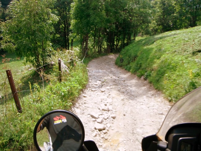 Uno dei tanti sterrati della Val di Scalve