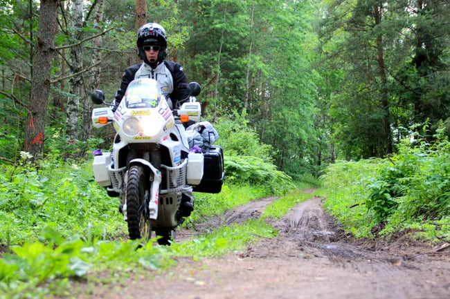 Tommaso e Francesca, in moto verso la Mongolia. Primo reportage.