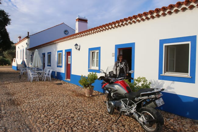 La moto si può parcheggiare vicino alla camera pernottando presso la Quinta do Chocalhinho