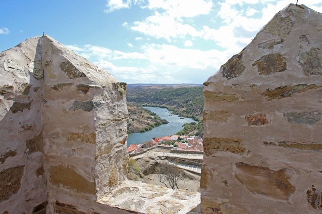 Alentejo in moto. La vista sul fiume dalla torre del castello di Mertola