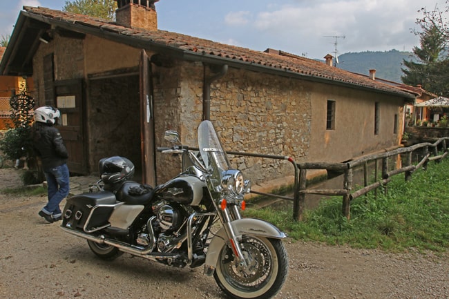 Haley in Harley in Franciacorta. L'esterno del maglio con l'ingresso al piccolo museo.