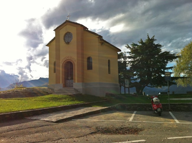 Verso il lago Maggiore in Vespa per una sigaretta speciale 