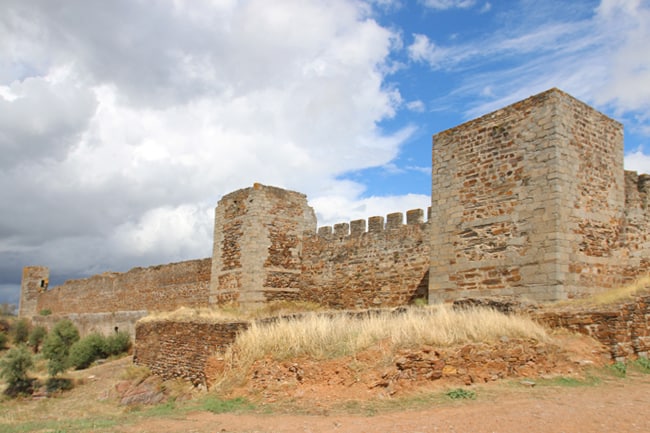 Alentejo in moto, seconda parte. I castelli sul confine.  Il castello di Mourao.