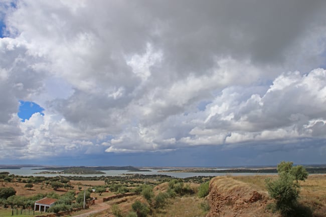 Il fiume Guadiana visto dalle mura del Castello di Mourao.