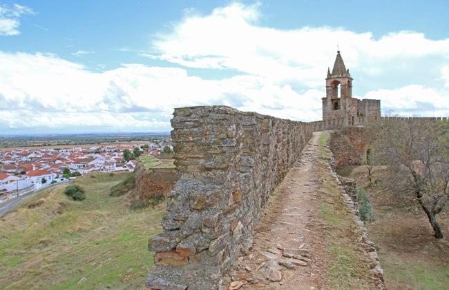 Alentejo in moto, seconda parte. I castelli sul confine.  Il castello di Mourao.