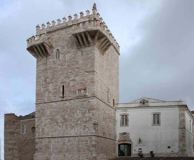 Alentejo in moto, seconda parte. I castelli sul confine. Il Castello di Estremoz