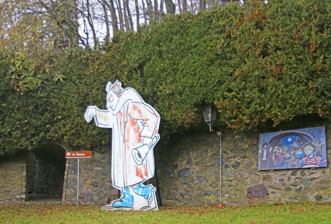 L'ingresso con una gigantesca caricatura di Federico Fellini