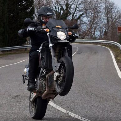  Guida sportiva in moto: chi è senza peccato...