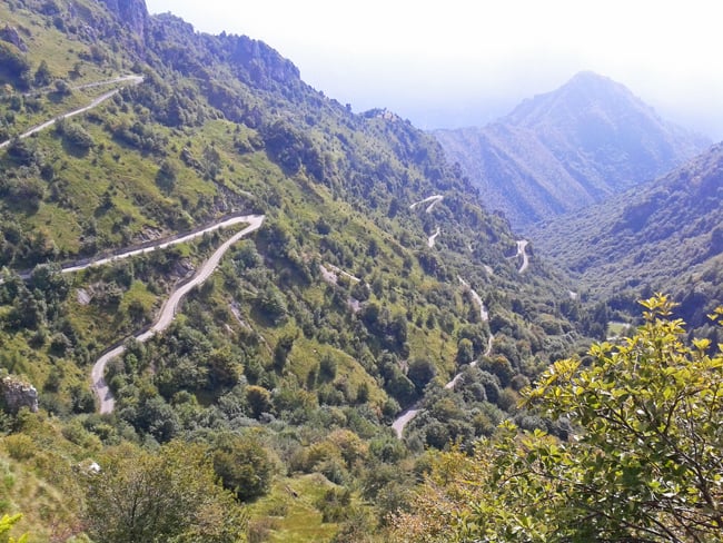 Veduta verso il lago d'Idro scendendo dal Baremone