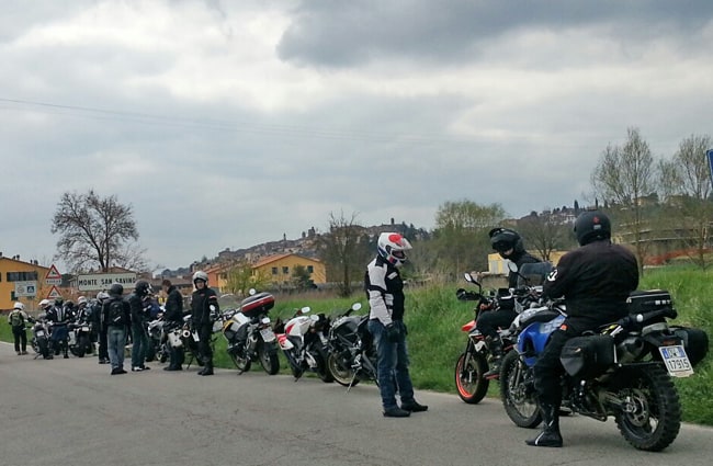 Safari in moto: il motoraduno nell'epoca di social network. Monte San Savino 