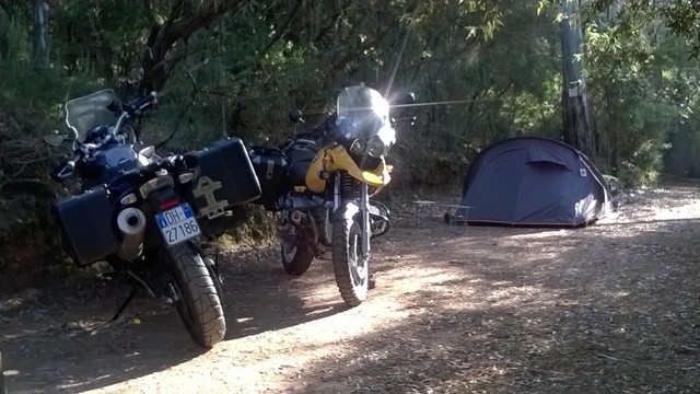 In campeggio con la moto sull'Isola d'Elba.