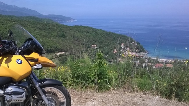 In moto sull'Isola d'Elba - Verso Procchio.