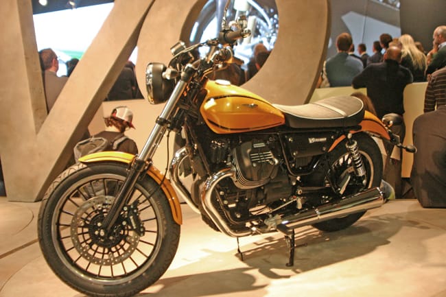 Moto Guzzi Roamer 900