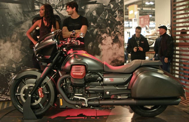 Eicma 2015: Moto Guzzi MGX 21