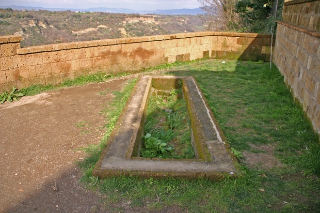 Civita; un pozzetto di controllo della frana