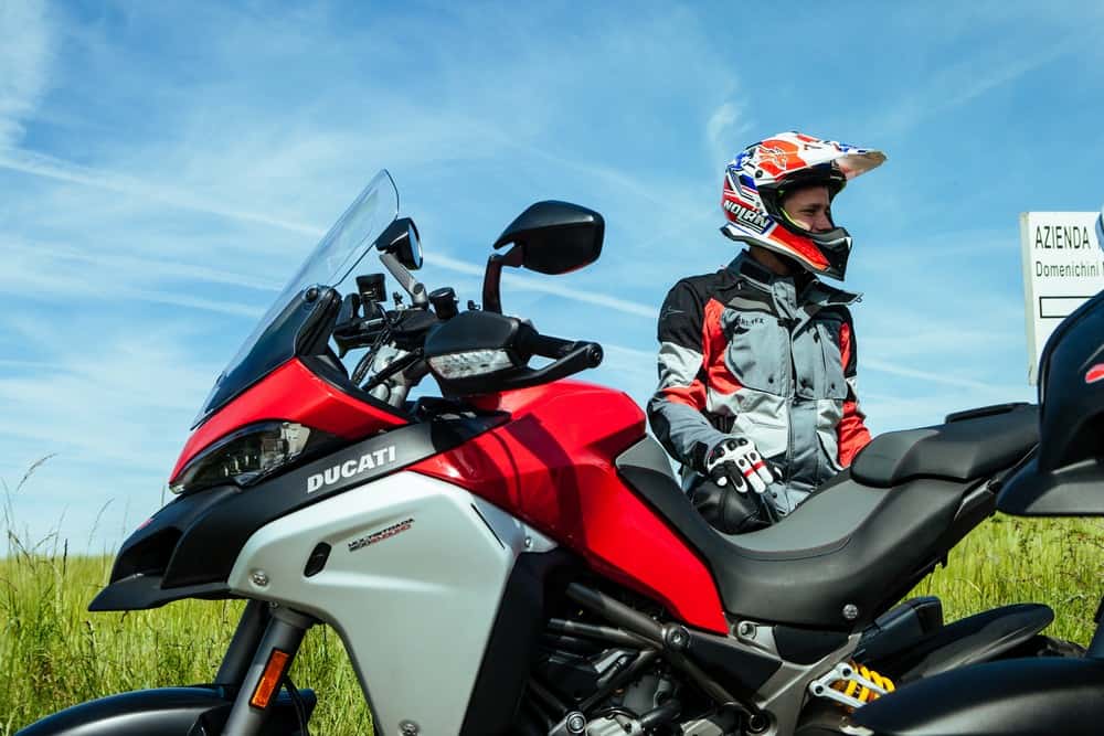 Casey Stoner in sella alla Ducati Multistrada Enduro
