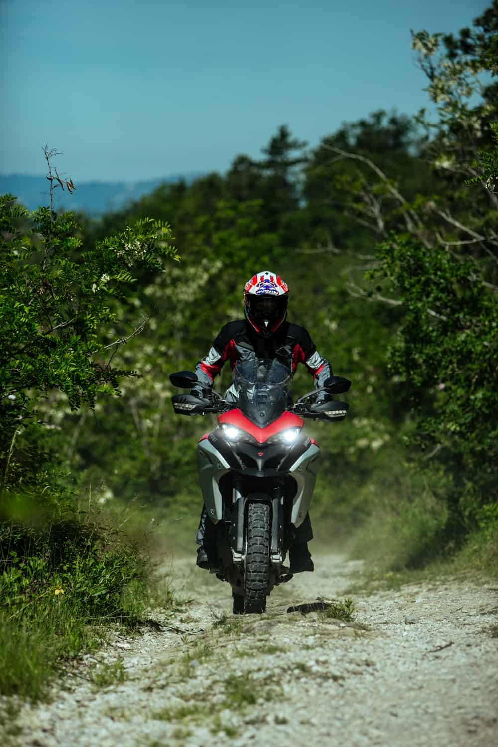 Casey Stoner in sella alla Ducati Multistrada Enduro