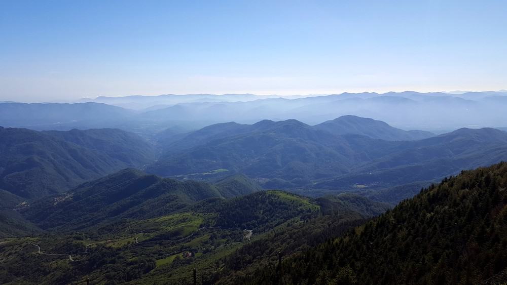 Vista Passo del Lagastrello verso la Toscana