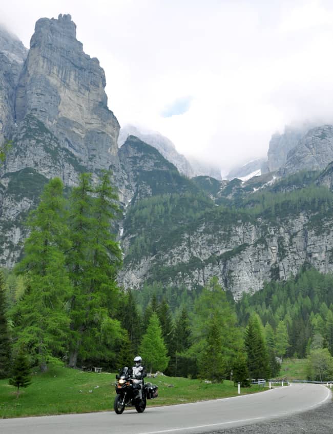 A SPASSO SULLE DOLOMITI CON L'ABBIGLIAMENTO MTECH - LA TRANQUILLITA' CHE SI GODE VERSO SERA