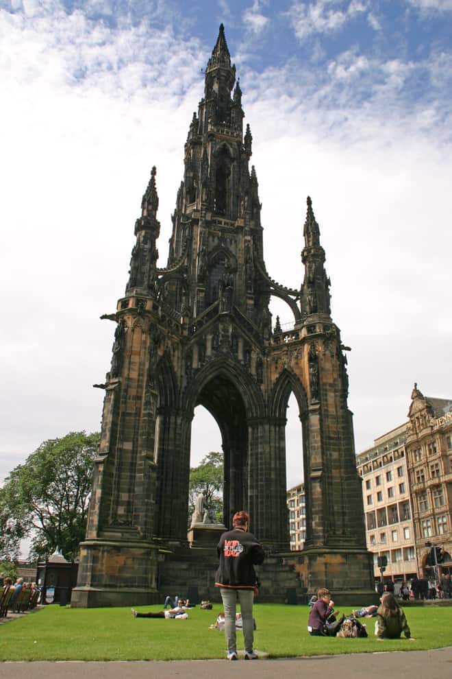 Scozia in moto, Edimburgo, monumento a Scott, importantissimo poeta