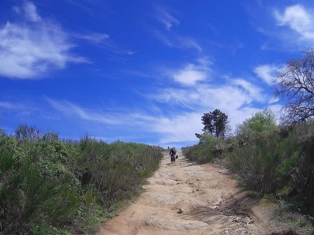 Sena 10c. Uno scatto eseguito durante una ripresa, rispondendo al telefono e ascoltando musica dalla playlist dello smartphone.