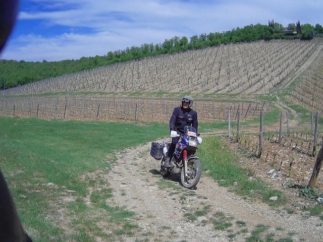 Sena 10c. Attenzione alla mano durante lo scatto, rovinare una bella foto è un attimo. Nella foto Luca Ruggeri, il nostro disegnatore. Queste foto sono state scattate durante la ripresa di un video che potete trovare nella prova.