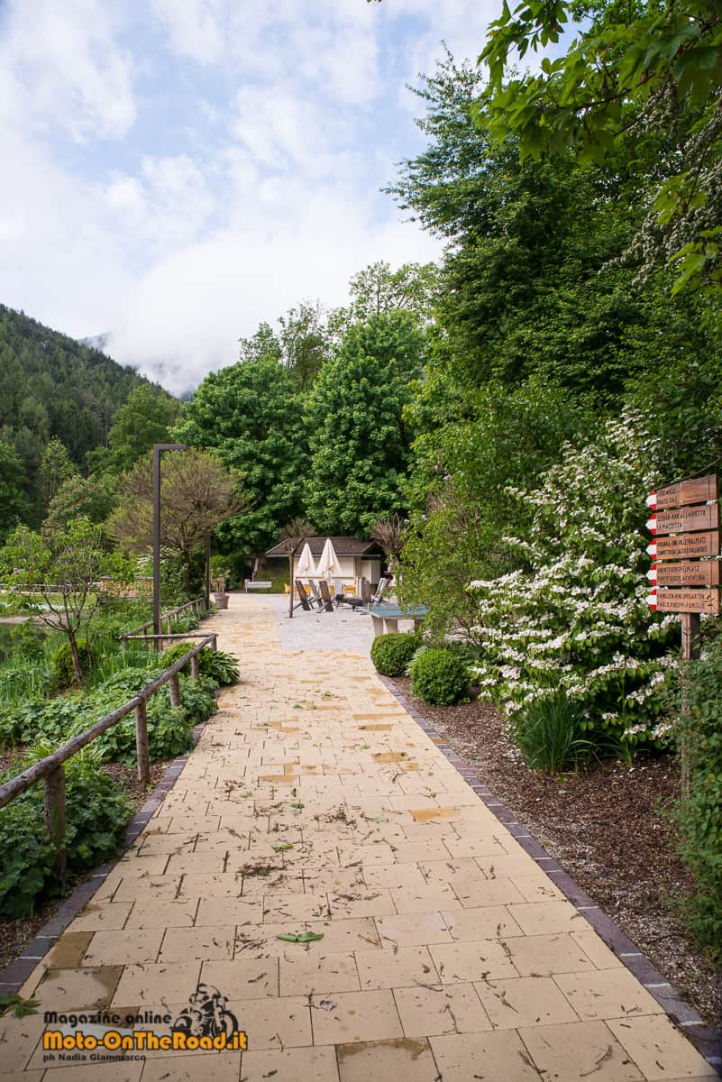 Passeggiata intorno al lago.