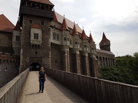 Motto Jeans -Ottimo confort anche quando non si è in sella (durante una vista al castello dei Corvini, Romania) 