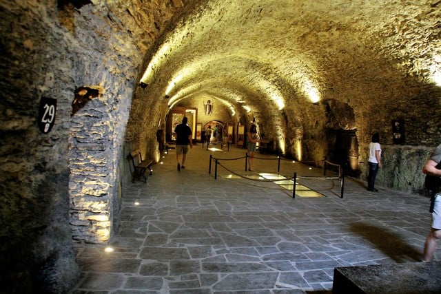 Vallonia in moto: la sala del trono del castello di Bouillon