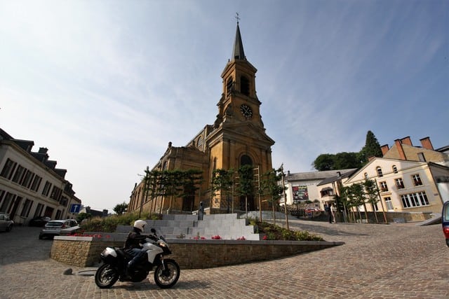 Vallonia in moto: una delle chiese di Bouillon