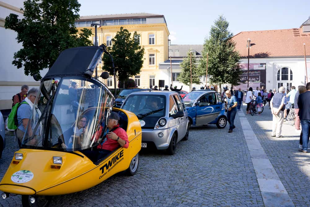 Veicoli di tutti i tipi, ma rigorosamente a propulsione elettrica. Foto Heinz Innerhofer