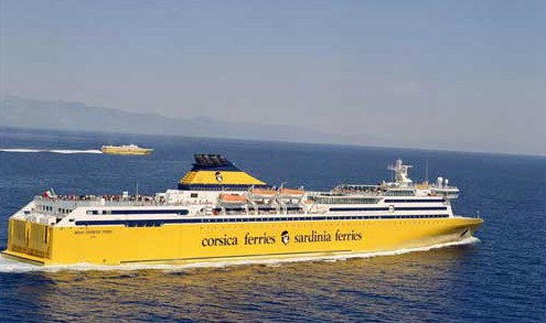 Corsica Sardinia Ferries in navigazione con una sua nave
