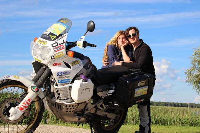 Tommaso e Francesca, in moto verso la Mongolia. Primo reportage.