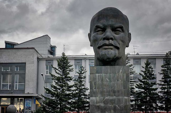 La testa di Lenin più grande del mondo: quasi 8m per 42 tonnellate!