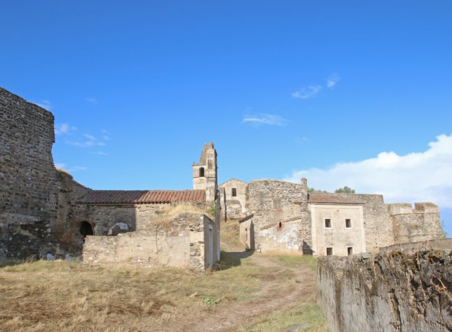 Completamente abbandonato, Il Castello di Juromenha ha un grande fascino