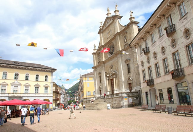 Canton Ticino in moto – con una scoperta da 007. Il centro storico di Bellinzona. 