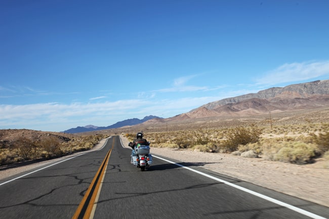 Cinque mete e diversi raduni per il mototurismo invernale. Death Valley.