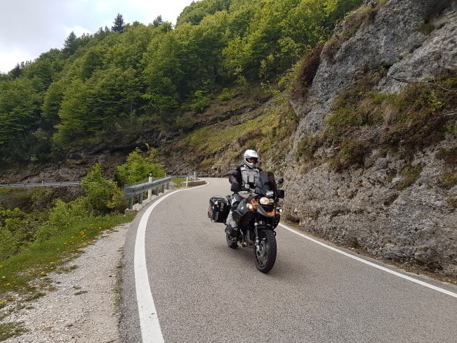 In motocicletta sui passi delle Dolomiti - Salendo verso il monte baldo