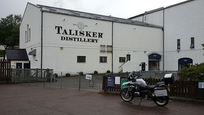 Scozia in moto, distilleria 