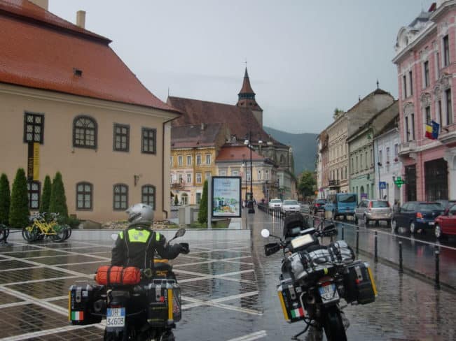 In viaggio con MOTOREX - giornata piovosa a Brasov (Romania)