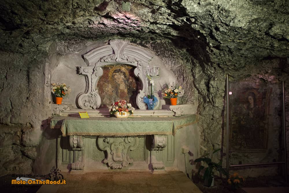 Dipinto della Madonna nella grotta del Santuario