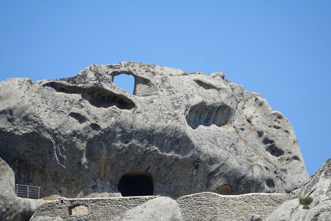 Il buco nella roccia che ha dato origine al nome di Pietrapertosa