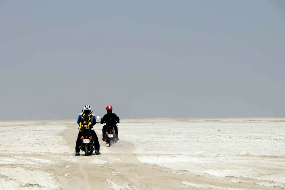 Rajasthan in moto. Sul lago salato.