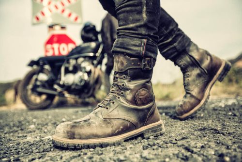 Come indossare gli anfibi o biker boots nel 2024  Stile anfibi, Stivali da  motociclista, Stile di moda