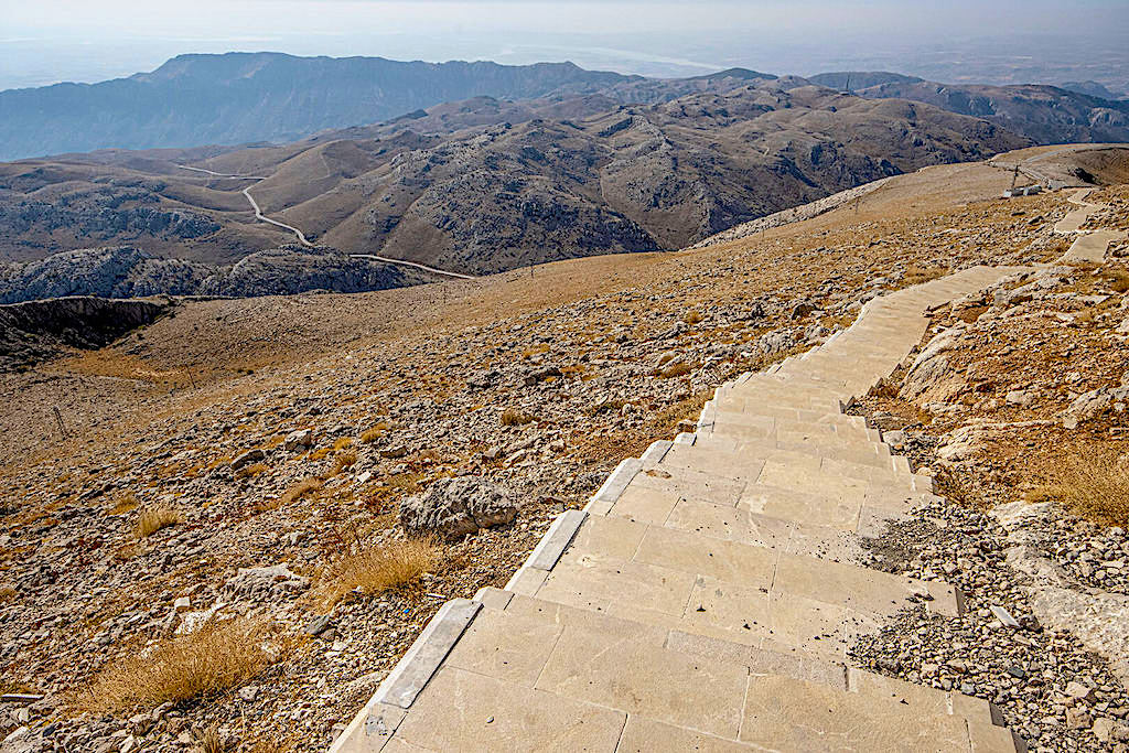 La salita alla parte finale del Nemrut Dagi